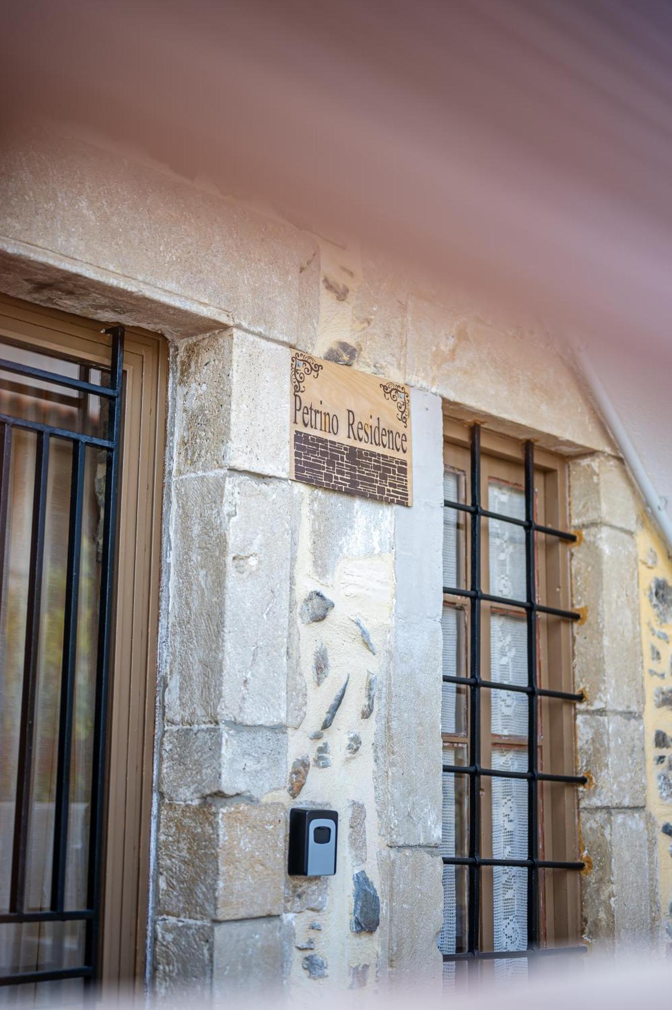 Pombia Petrino Residence מראה חיצוני תמונה