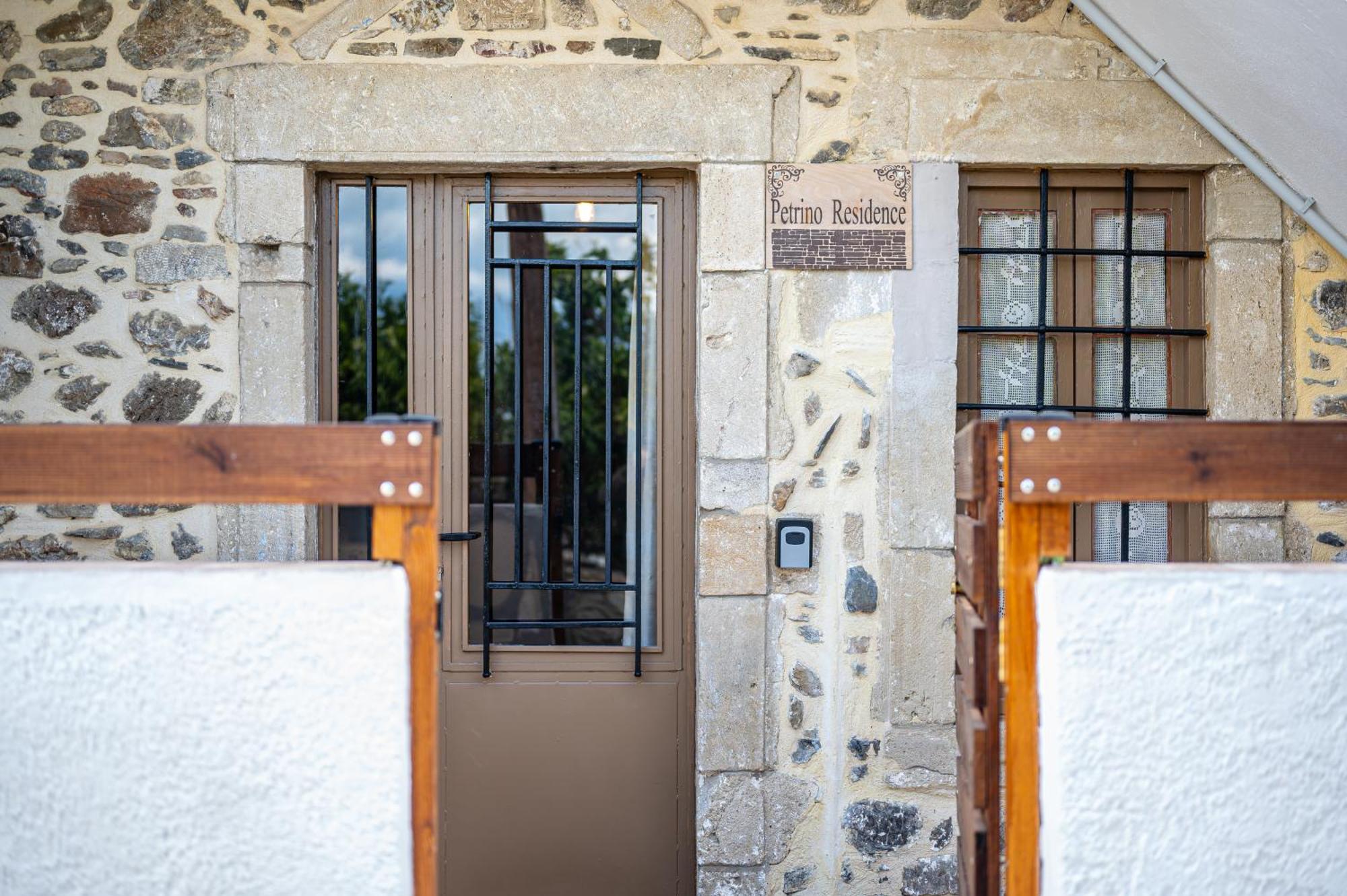 Pombia Petrino Residence מראה חיצוני תמונה